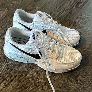 Women’s 9.5 Nike Air Max